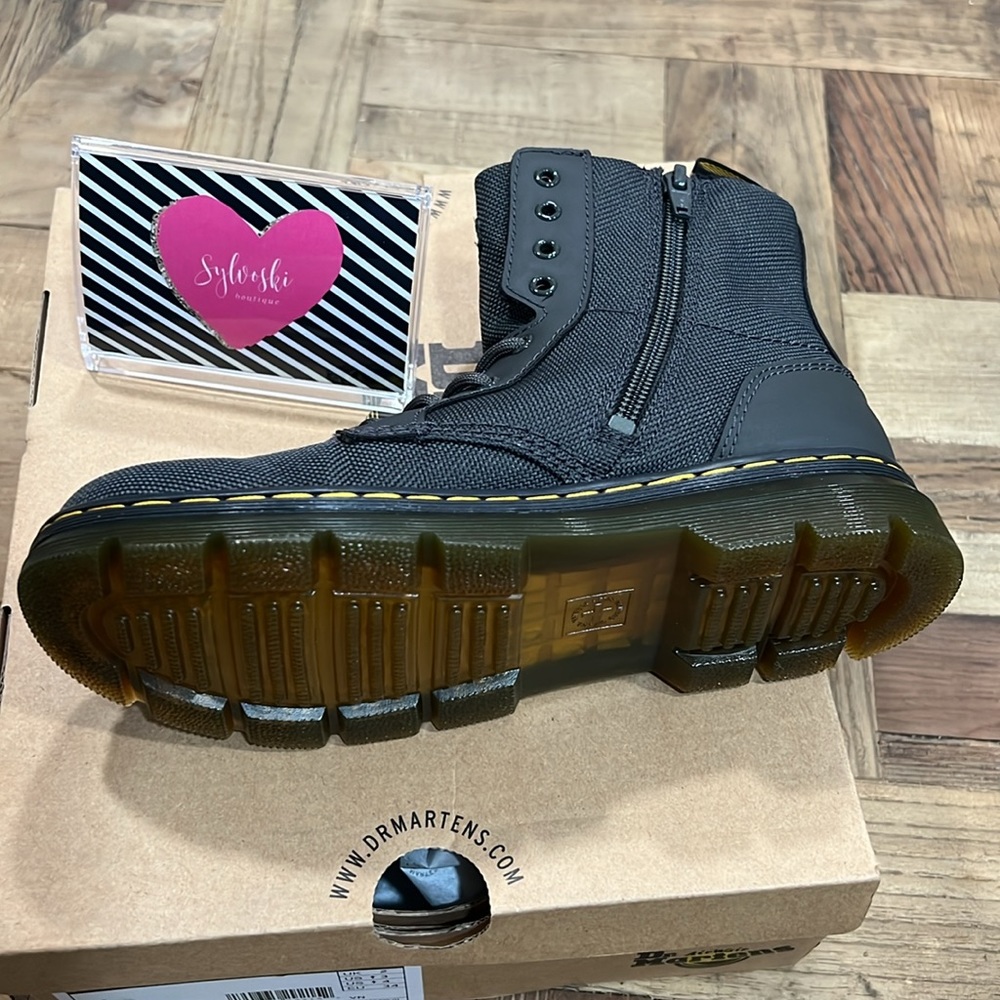 ๐ DR MARTENS JUNIOR UNISEX COMBS EXTRA TOUGH POLY CASUAL BOOTS NWT - Picture 12 of 14